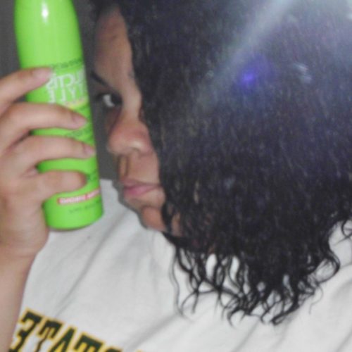 Scrunching Texlaxed Hair with Garnier Fructris Curl Construct Mousse