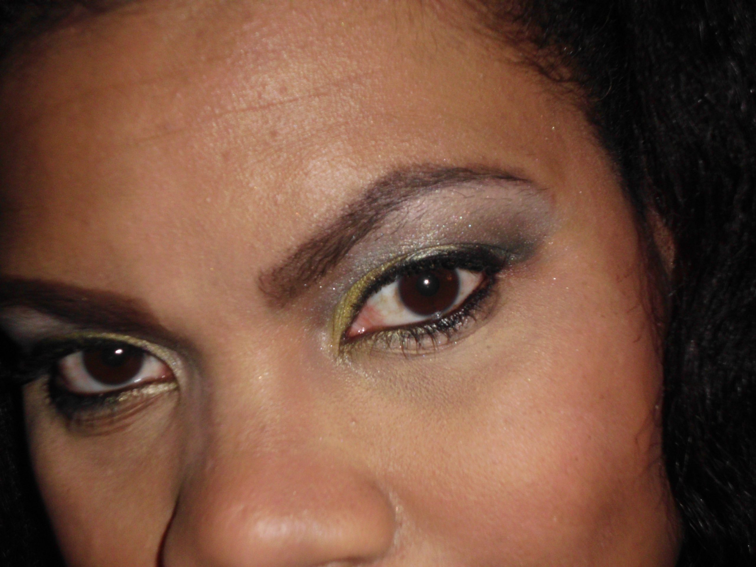 Grey and Yellow Eyeshadow Look grey and yellow smokey eye
